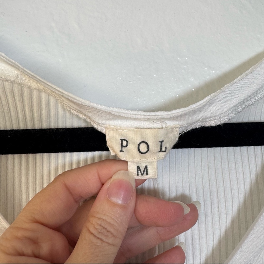 POL V-neck Ribbed Flowy Top - Picture 5 of 16